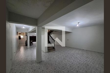 Casa à venda com 252m², 4 quartos e 6 vagas Casa à venda com 252m², 4 quartos e 6 vagasGaragem