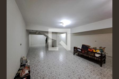 Casa à venda com 252m², 4 quartos e 6 vagas Casa à venda com 252m², 4 quartos e 6 vagasGaragem