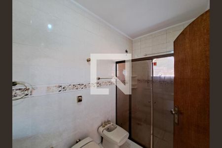 Casa à venda com 252m², 4 quartos e 6 vagas Casa à venda com 252m², 4 quartos e 6 vagasBanheiro da Suíte 2