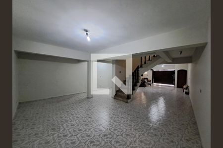 Casa à venda com 252m², 4 quartos e 6 vagas Casa à venda com 252m², 4 quartos e 6 vagasGaragem