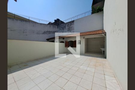 Casa à venda com 252m², 4 quartos e 6 vagas Casa à venda com 252m², 4 quartos e 6 vagasQuintal