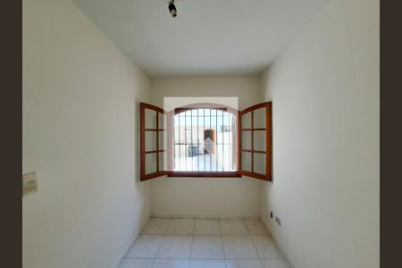 Casa à venda com 252m², 4 quartos e 6 vagas Casa à venda com 252m², 4 quartos e 6 vagasQuarto de Serviço