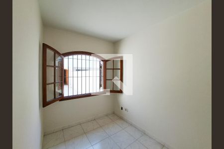 Casa à venda com 252m², 4 quartos e 6 vagas Casa à venda com 252m², 4 quartos e 6 vagasQuarto de Serviço