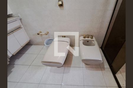 Casa à venda com 252m², 4 quartos e 6 vagas Casa à venda com 252m², 4 quartos e 6 vagasBanheiro da Suíte 2