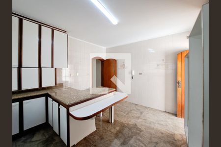 Casa à venda com 252m², 4 quartos e 6 vagas Casa à venda com 252m², 4 quartos e 6 vagasCozinha