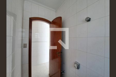 Casa à venda com 252m², 4 quartos e 6 vagas Casa à venda com 252m², 4 quartos e 6 vagasBanheiro de Serviço