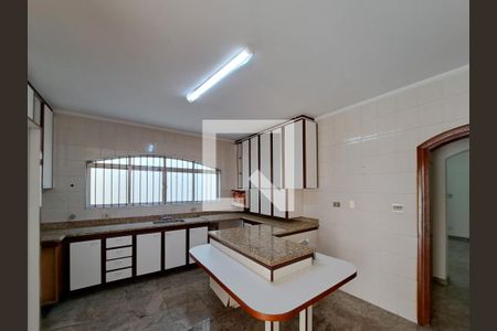 Casa à venda com 252m², 4 quartos e 6 vagas Casa à venda com 252m², 4 quartos e 6 vagasCozinha