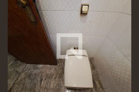 Casa à venda com 252m², 4 quartos e 6 vagas Casa à venda com 252m², 4 quartos e 6 vagasLavabo