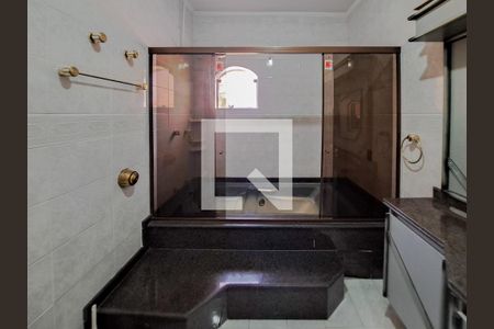 Casa à venda com 252m², 4 quartos e 6 vagas Casa à venda com 252m², 4 quartos e 6 vagasBanheiro da Suíte 1