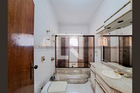 Casa à venda com 252m², 4 quartos e 6 vagas Casa à venda com 252m², 4 quartos e 6 vagasBanheiro da Suíte 3