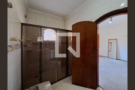 Casa à venda com 252m², 4 quartos e 6 vagas Casa à venda com 252m², 4 quartos e 6 vagasBanheiro da Suíte 2