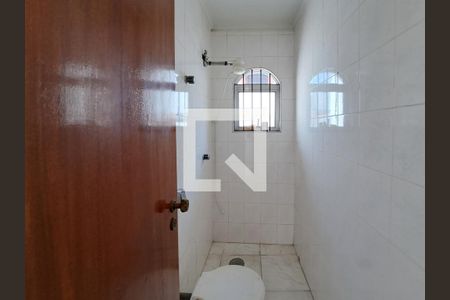 Casa à venda com 252m², 4 quartos e 6 vagas Casa à venda com 252m², 4 quartos e 6 vagasBanheiro de Serviço