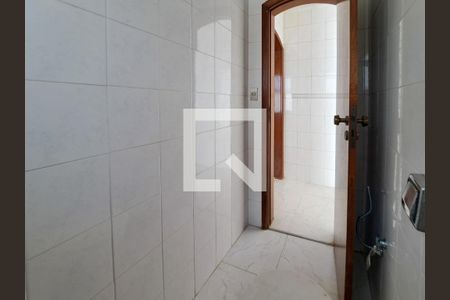 Casa à venda com 252m², 4 quartos e 6 vagas Casa à venda com 252m², 4 quartos e 6 vagasBanheiro de Serviço