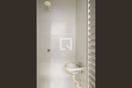 Apartamento à venda com 60m², 2 quartos e sem vaga Apartamento à venda com 60m², 2 quartos e sem vagaBanheiro de serviço