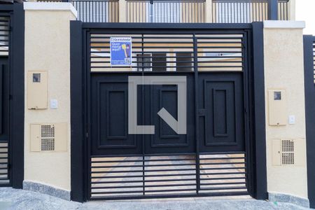 Casa à venda com 165m², 3 quartos e 6 vagas Casa à venda com 165m², 3 quartos e 6 vagasFachada