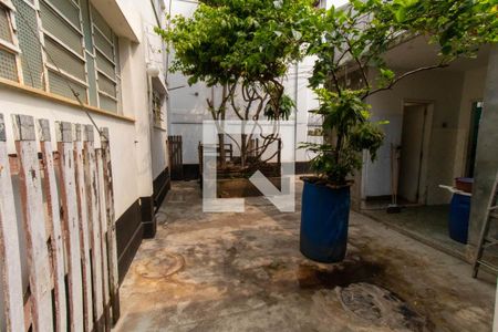 Casa à venda com 262m², 5 quartos e 4 vagas Casa à venda com 262m², 5 quartos e 4 vagasQuintal