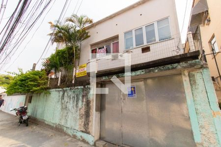 Casa à venda com 262m², 5 quartos e 4 vagas Casa à venda com 262m², 5 quartos e 4 vagasFachada