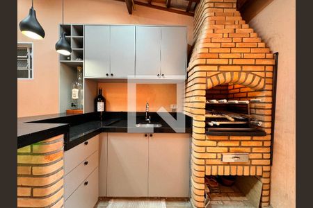Casa à venda com 140m², 3 quartos e 2 vagas Casa à venda com 140m², 3 quartos e 2 vagasChurrasqueira