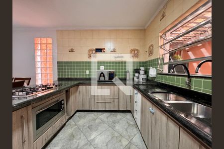 Casa à venda com 140m², 3 quartos e 2 vagas Casa à venda com 140m², 3 quartos e 2 vagasCozinha
