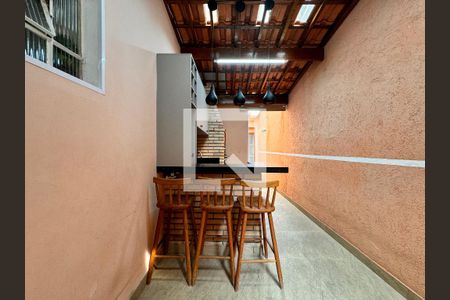 Casa à venda com 140m², 3 quartos e 2 vagas Casa à venda com 140m², 3 quartos e 2 vagasChurrasqueira