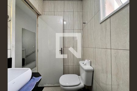 Casa à venda com 140m², 3 quartos e 2 vagas Casa à venda com 140m², 3 quartos e 2 vagasBanheiro