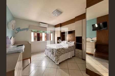 Casa à venda com 140m², 3 quartos e 2 vagas Casa à venda com 140m², 3 quartos e 2 vagasSuite