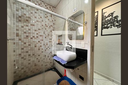Casa à venda com 140m², 3 quartos e 2 vagas Casa à venda com 140m², 3 quartos e 2 vagasBanheiro