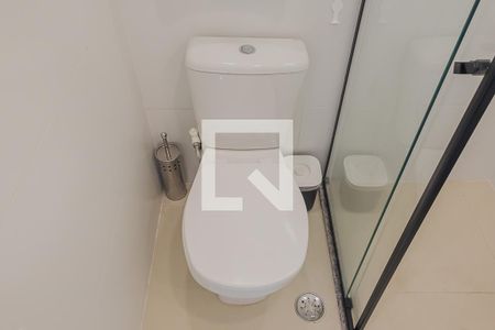 Banheiro de kitnet/studio para alugar com 1 quarto, 25m² em Pinheiros, São Paulo