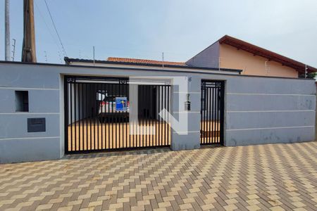 Casa à venda com 200m², 4 quartos e 2 vagas Casa à venda com 200m², 4 quartos e 2 vagasFachada