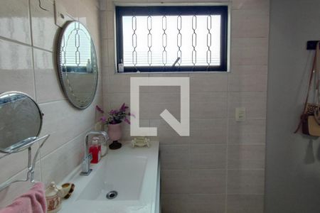 Casa à venda com 200m², 4 quartos e 2 vagas Casa à venda com 200m², 4 quartos e 2 vagasBanheiro Suíte