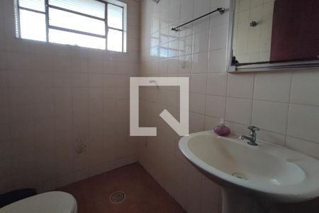 Casa à venda com 200m², 4 quartos e 2 vagas Casa à venda com 200m², 4 quartos e 2 vagasEdícula - Banheiro