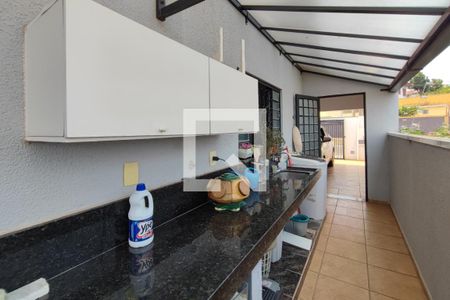 Casa à venda com 200m², 4 quartos e 2 vagas Casa à venda com 200m², 4 quartos e 2 vagasÁrea de Serviço