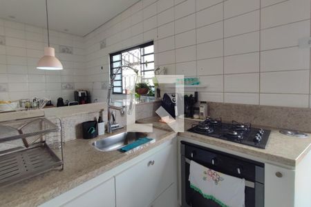 Casa à venda com 200m², 4 quartos e 2 vagas Casa à venda com 200m², 4 quartos e 2 vagasCozinha