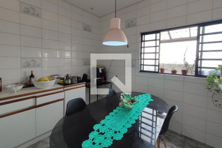 Casa à venda com 200m², 4 quartos e 2 vagas Casa à venda com 200m², 4 quartos e 2 vagasCopa