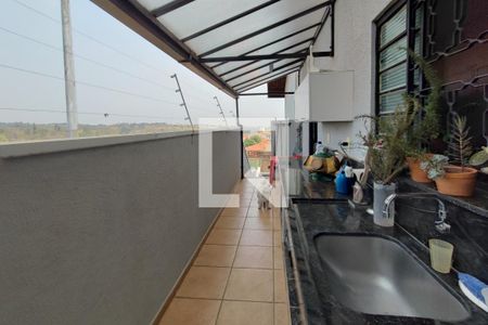 Casa à venda com 200m², 4 quartos e 2 vagas Casa à venda com 200m², 4 quartos e 2 vagasÁrea de Serviço