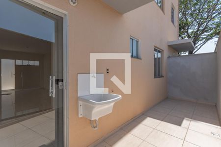 Casa de condomínio à venda com 61m², 3 quartos e 1 vaga Casa de condomínio à venda com 61m², 3 quartos e 1 vagaÁrea de Serviço