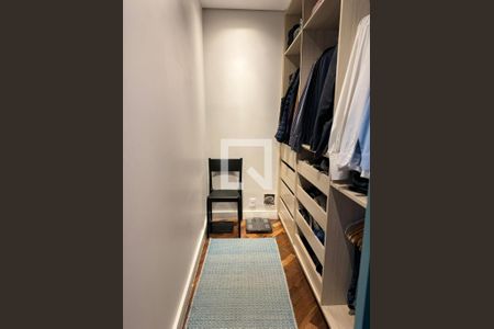 Apartamento à venda com 288m², 4 quartos e 3 vagas Apartamento à venda com 288m², 4 quartos e 3 vagasCloset