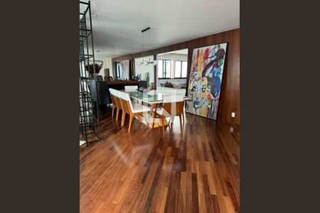 Apartamento à venda com 288m², 4 quartos e 3 vagas Apartamento à venda com 288m², 4 quartos e 3 vagasSala de Jantar