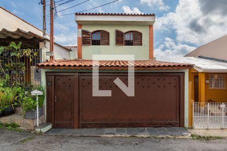 Casa à venda com 144m², 3 quartos e 2 vagas Casa à venda com 144m², 3 quartos e 2 vagasFachada