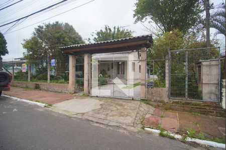Casa à venda com 270m², 4 quartos e 4 vagas Casa à venda com 270m², 4 quartos e 4 vagasFachada