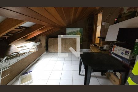 Casa à venda com 150m², 2 quartos e 2 vagas Casa à venda com 150m², 2 quartos e 2 vagasSotão