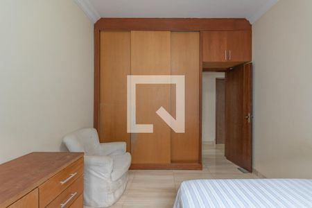 Casa à venda com 320m², 4 quartos e 4 vagas Casa à venda com 320m², 4 quartos e 4 vagasQuarto 1