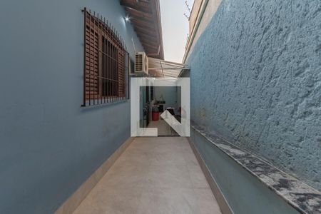 Casa à venda com 320m², 4 quartos e 4 vagas Casa à venda com 320m², 4 quartos e 4 vagasCorredor Lateral