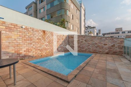 Casa à venda com 320m², 4 quartos e 4 vagas Casa à venda com 320m², 4 quartos e 4 vagasPiscina