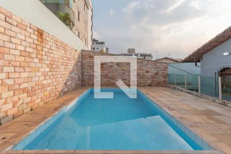 Casa à venda com 320m², 4 quartos e 4 vagas Casa à venda com 320m², 4 quartos e 4 vagasPiscina