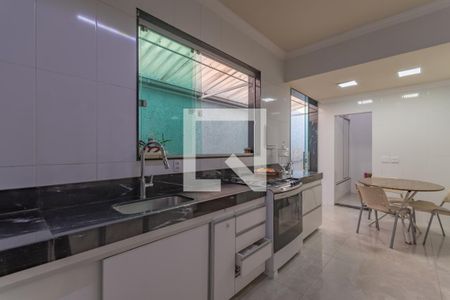Casa à venda com 320m², 4 quartos e 4 vagas Casa à venda com 320m², 4 quartos e 4 vagasCozinha
