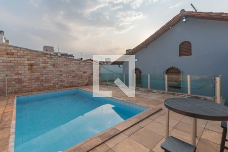 Casa à venda com 320m², 4 quartos e 4 vagas Casa à venda com 320m², 4 quartos e 4 vagasPiscina