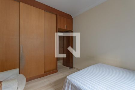 Casa à venda com 320m², 4 quartos e 4 vagas Casa à venda com 320m², 4 quartos e 4 vagasQuarto 1
