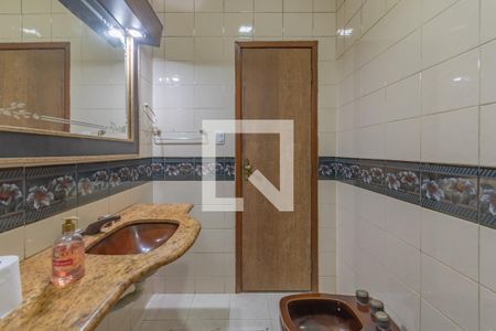 Casa à venda com 320m², 4 quartos e 4 vagas Casa à venda com 320m², 4 quartos e 4 vagasBanheiro Social