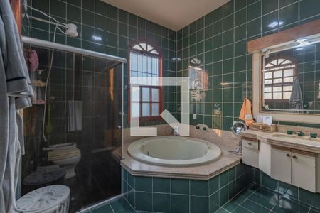 Casa à venda com 320m², 4 quartos e 4 vagas Casa à venda com 320m², 4 quartos e 4 vagasBanheiro Suíte 1